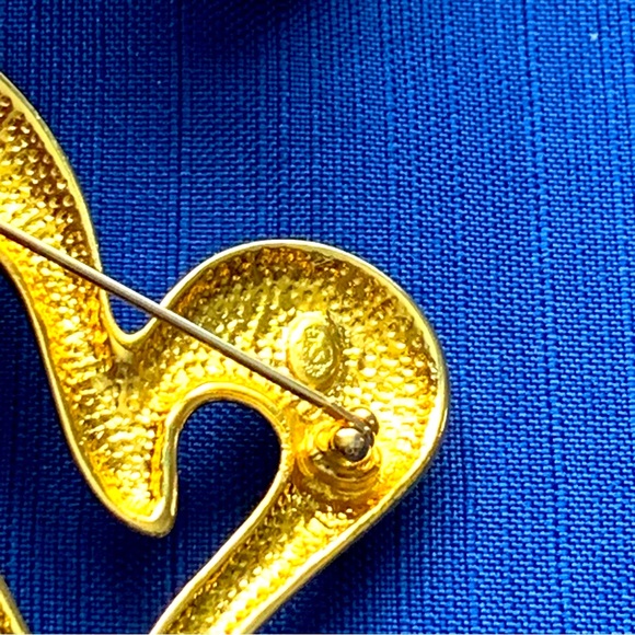 Vintage Premier Goldtone Heart Shaped Brooch Large Stylized Valentine Gift - Picture 3 of 5